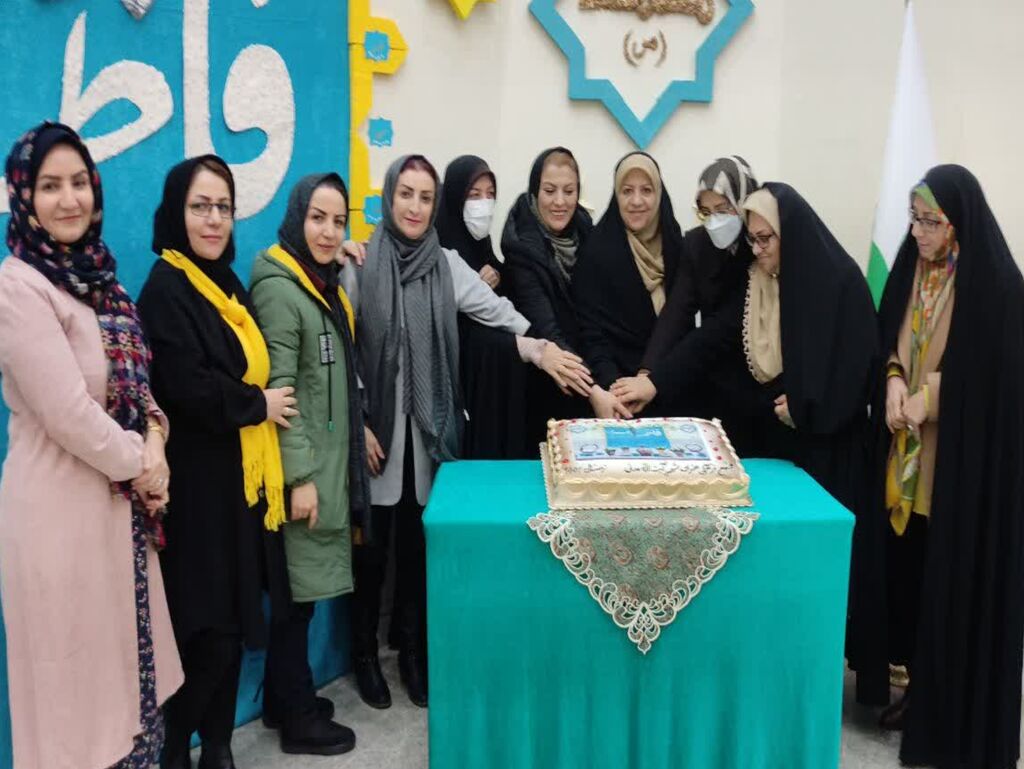 جشن انقلاب ویژه بانوان کانون پرورش فکری کودکان و نوجوانان استان همدان برگزار شد