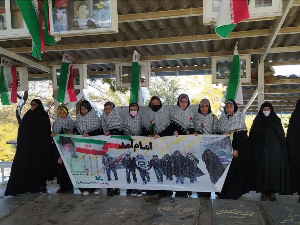 غبار روبی و عطر افشانی مزار شهدا توسط اعضای مراکز فرهنگی هنری کانون پرورش فکری استان همدان