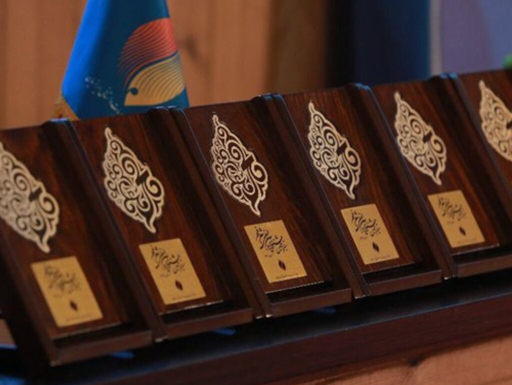 عنوان شایسته تقدیر هفدهمین جشنواره بینالمللی شعر فجر به مربی فرهنگی کانون پرورش فکری کودکان و نوجوانان استان همدان تعلق گرفت