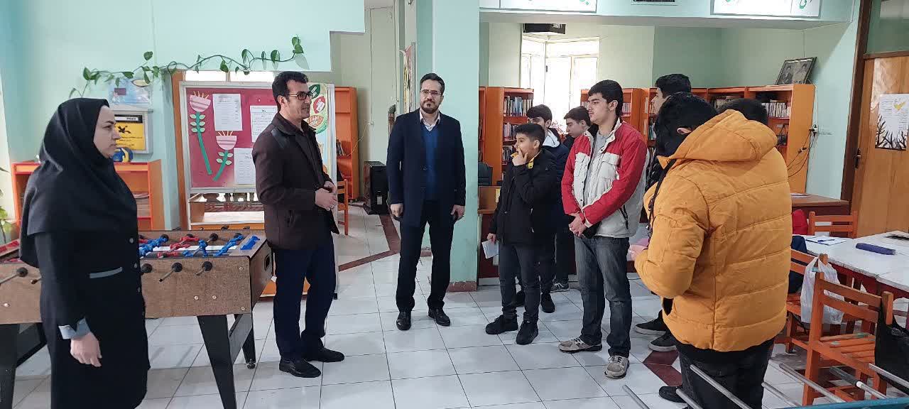 بازدید اعضاء کارگروه مشورتی نوجوانان پسر مدیر کل کانون استان از مراکز سطح شهر کرمانشاه