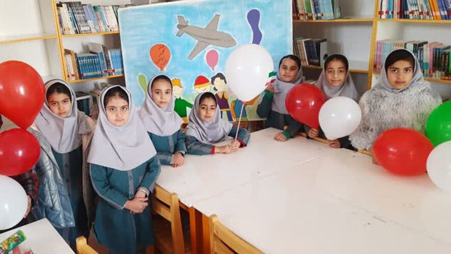 نواختن زنگ انقلاب در ابرکوه