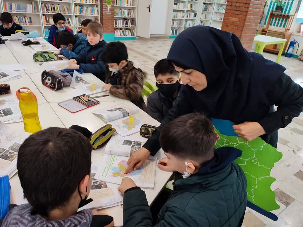 دانش آموزان طرح کانون مدرسه در ویژه برنامه های دهه فجر - مرکز 2 کرج حضور دانش آموزان البرزی طرح کانون- مدرسه در فعالیتهای دهه فجر