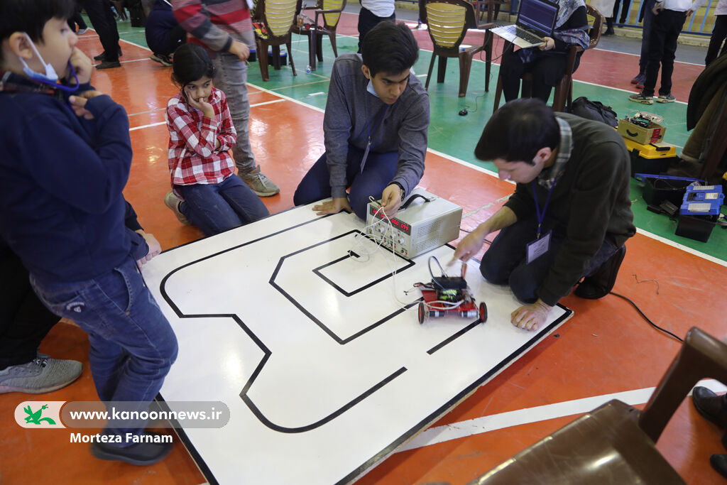 چهارمین دوره مسابقات رباتیک دانشآموزی
