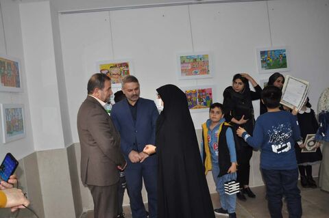 آیین گشایش نمایشگاه هنری «خانواده من» در البرز