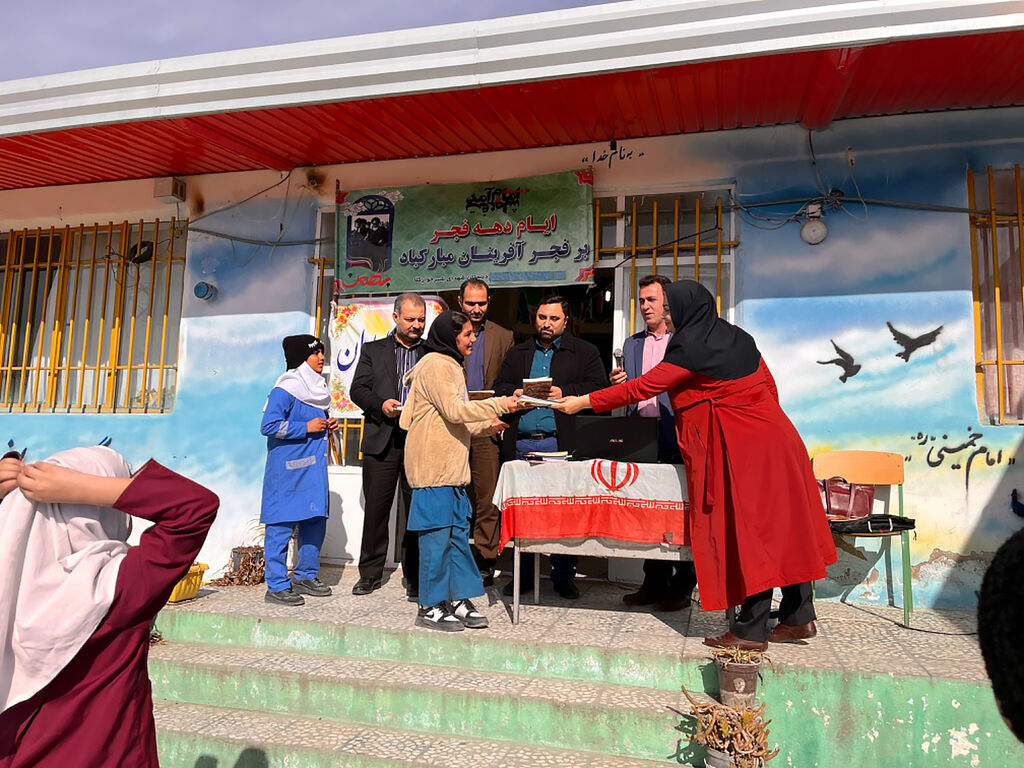 اجرای طرح امداد فرهنگی در مناطق کم‌برخوردار استان