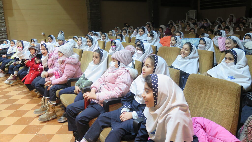 استقبال خوب بچه‌ها از نمایش عروسکی«نمکی و دیو»در کانون قزوین 
