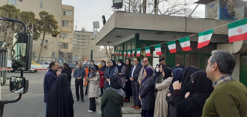 اهدای بستههای فرهنگی کانون به کودکان زلزلهزده خوی