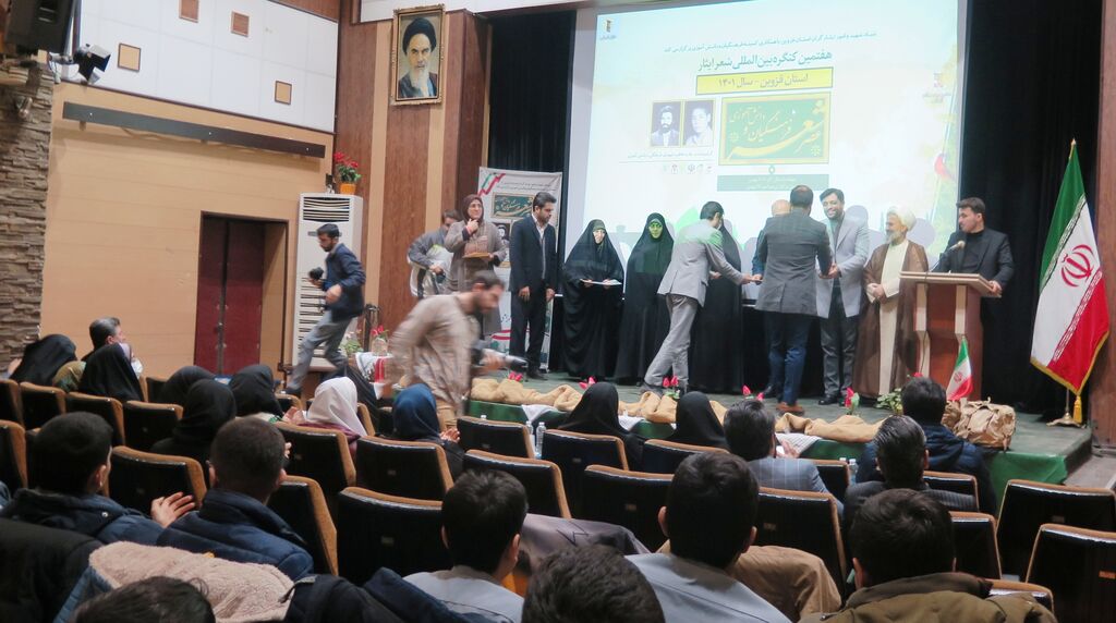 همکاری کانون قزوین با عصر شعر فرهنگیان و دانش آموزی استان