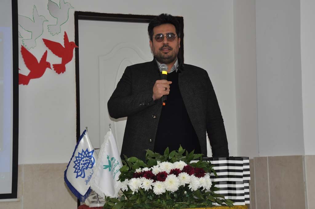 برگزاری آیین تجلیل از برگزیدگان و گشایش نمایشگاه مسابقه نقاشی «خانواده من» در کرج