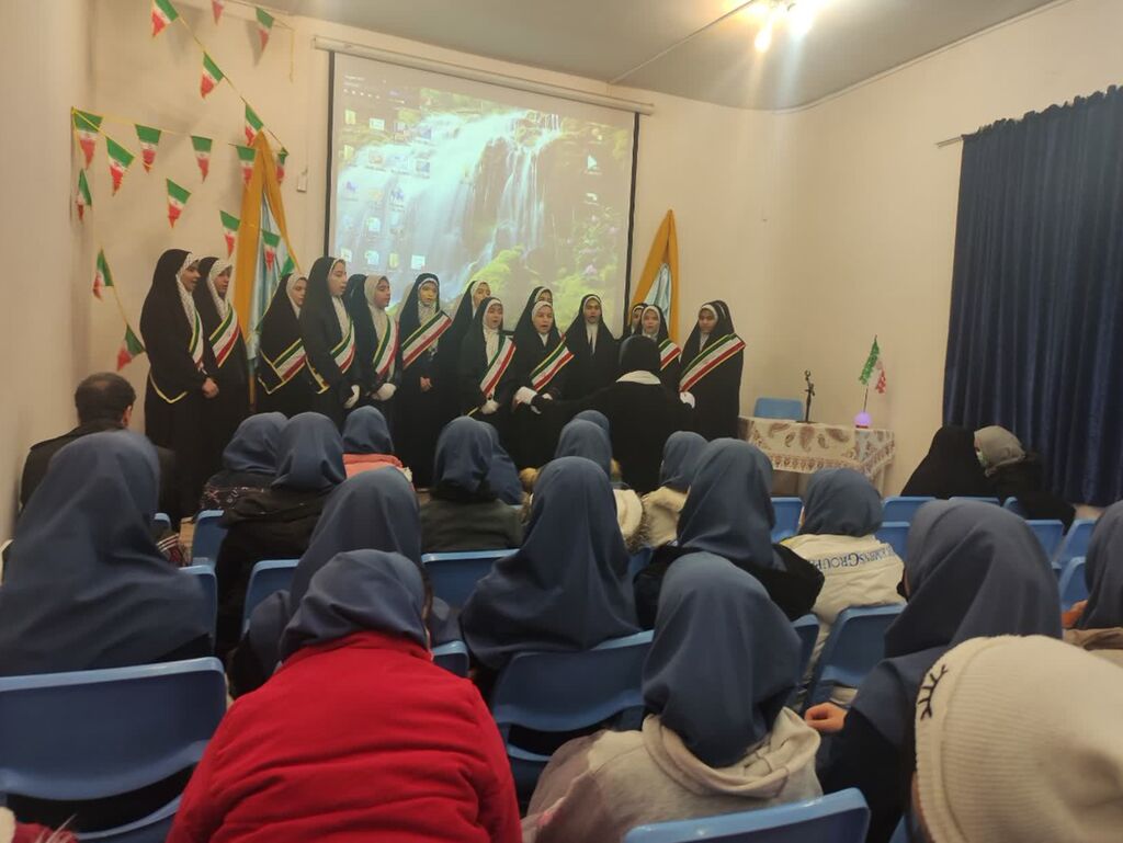 هنرواره انقلاب در مرکز شماره یک کانون پرورش فکری کودکان و نوجوانان ملایر  برگزار شد