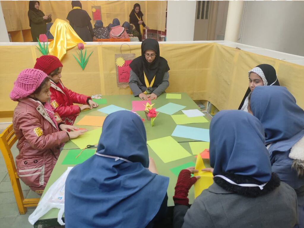 هنرواره انقلاب در مرکز شماره یک کانون پرورش فکری کودکان و نوجوانان ملایر  برگزار شد