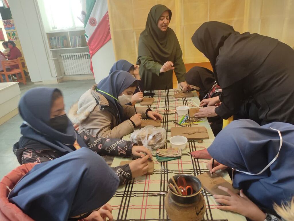 هنرواره انقلاب در مرکز شماره یک کانون پرورش فکری کودکان و نوجوانان ملایر  برگزار شد