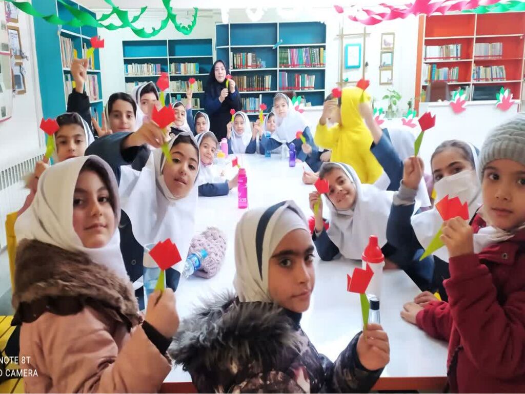 ششمین روز از بهار انقلاب اسلامی در مراکز فرهنگی هنری کانون پرورش فکری کودکان و نوجوانان استان همدان