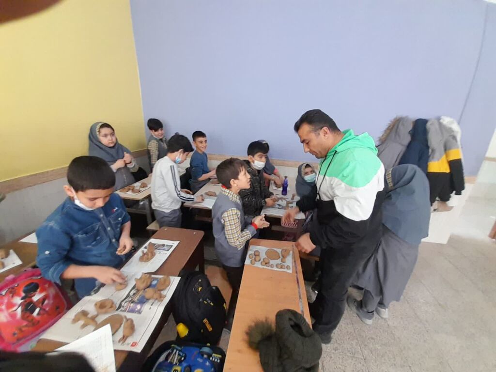 ششمین روز از بهار انقلاب اسلامی در مراکز فرهنگی هنری کانون پرورش فکری کودکان و نوجوانان استان همدان