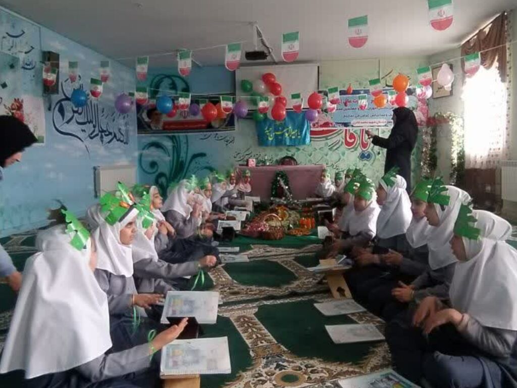 ششمین روز از بهار انقلاب اسلامی در مراکز فرهنگی هنری کانون پرورش فکری کودکان و نوجوانان استان همدان