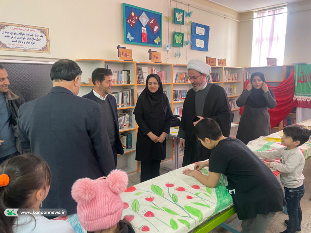 ایستگاه نقاشی در مرکز یک کانون مشگینشهر برگزار شد