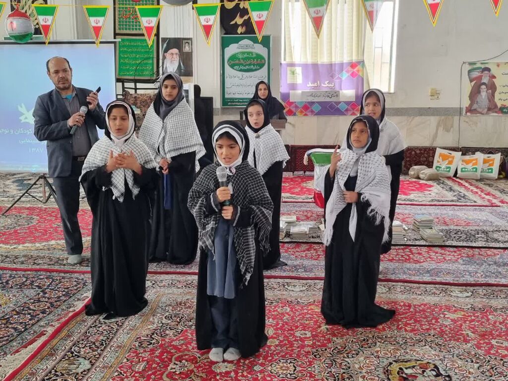 بیست و سومین کتابخانه کلاسی کانون پرورش فکری کودکان و نوجوانان استان همدان به روستای قادر آباد اهدا شد