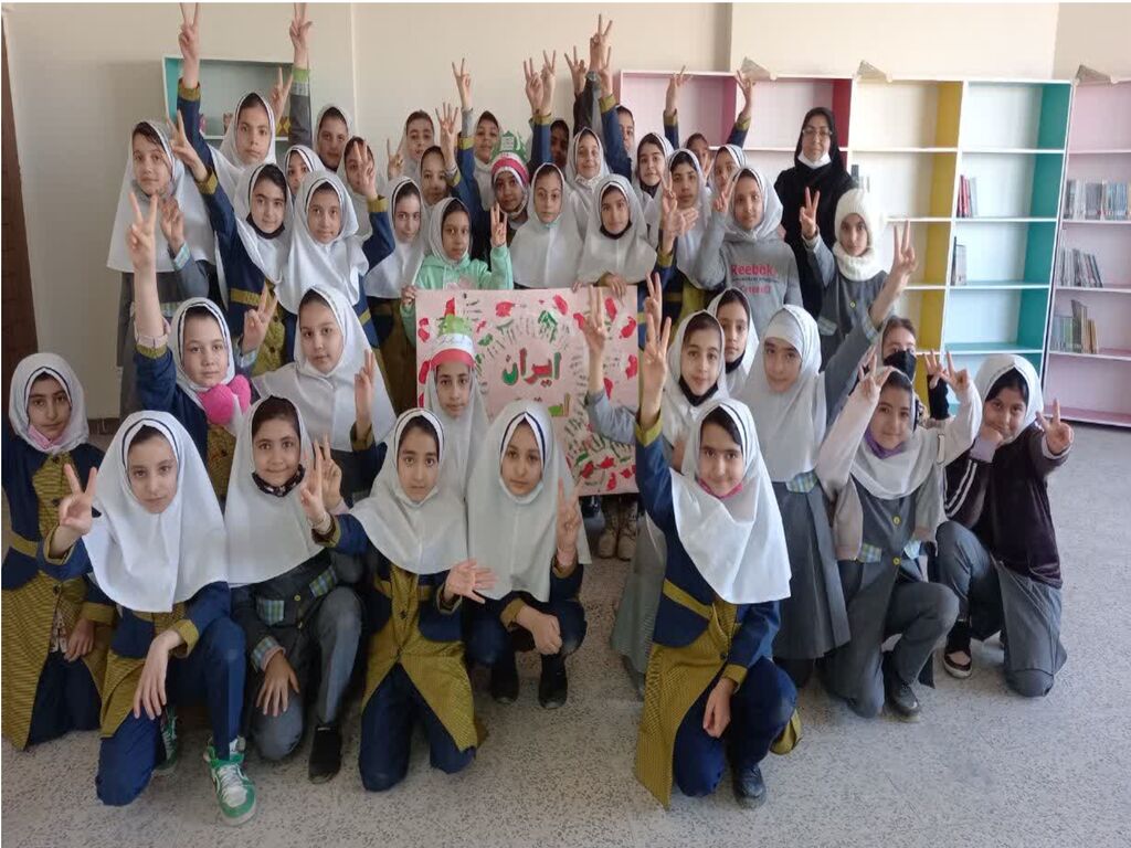 هفتمین روز از ایام الله مبارک دهه فجر در مراکز فرهنگی هنری کانون پرورش فکری کودکان و نوجوانان استان همدان (بخش اول)
