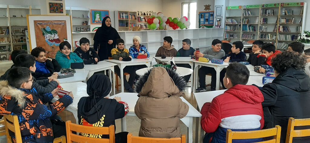 معرفی «پرچم ایران» به دانشآموزان در مرکز شماره ۳ کانون کرج