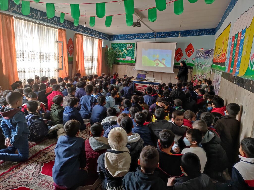 ویژه برنامه کتابخانه سیار کانون البرز در آق تپهی کرج