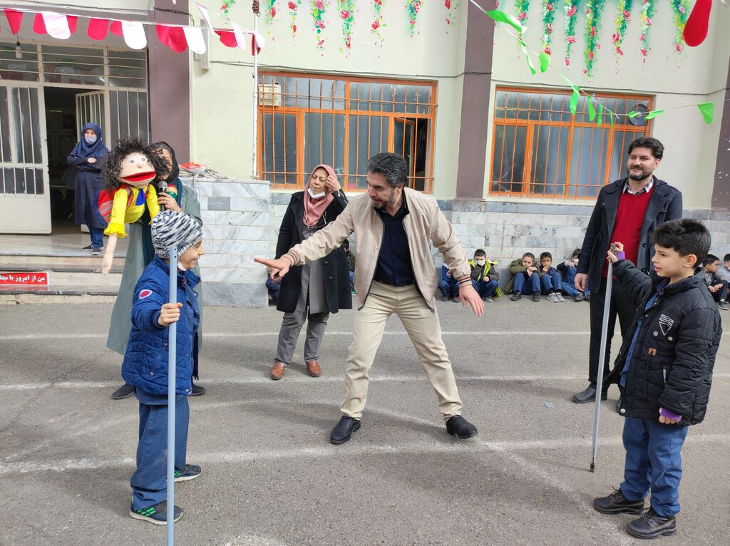 ویژه برنامه کتابخانه سیار کانون البرز در آق تپهی کرج