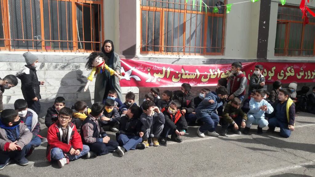 برگزاری ویژه برنامه بازیهای محلی در کتابخانه سیار البرز