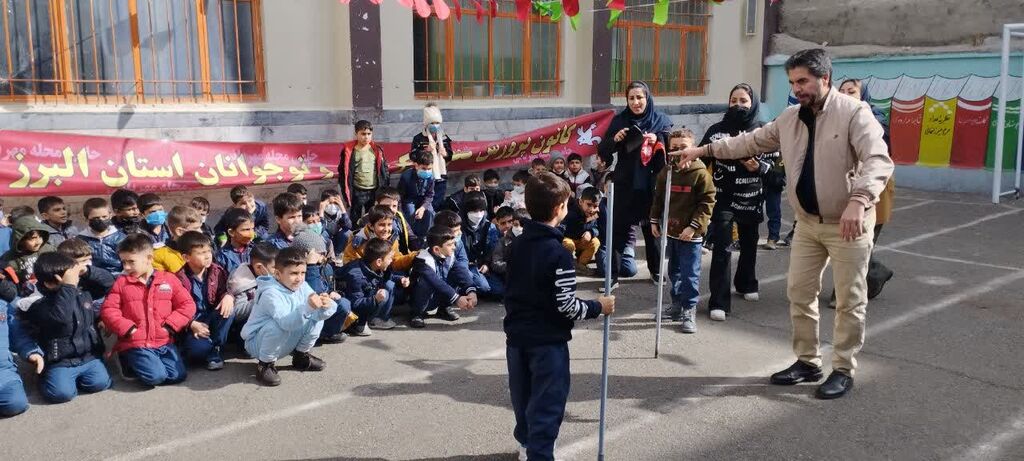 برگزاری ویژه برنامه بازیهای محلی در کتابخانه سیار البرز