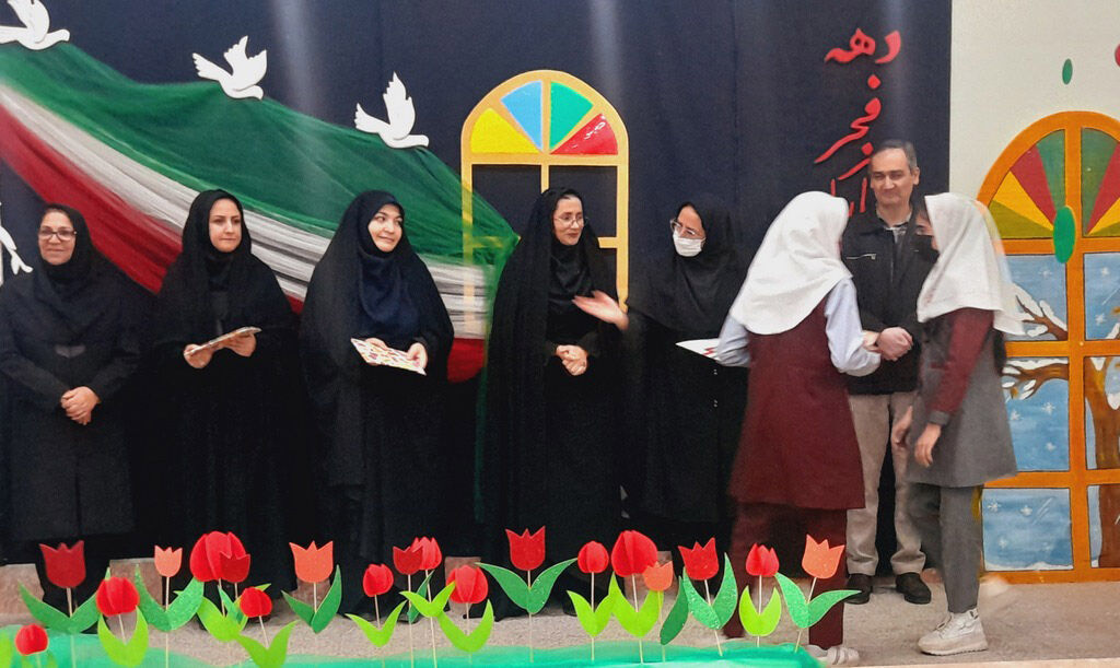 جشن بزرگ انقلاب در کانون نمین برگزار شد