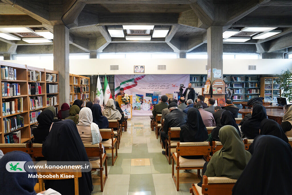 خروجی محصولات کانون باید هویت ملی، دینی و فکری باشد/اهمیت دادن به کتاب چاپی در کنار آثار الکترونیک