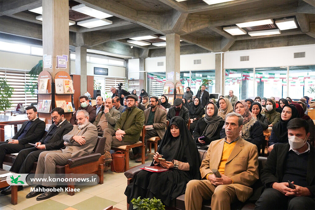 خروجی محصولات کانون باید هویت ملی، دینی و فکری باشد/اهمیت دادن به کتاب چاپی در کنار آثار الکترونیک