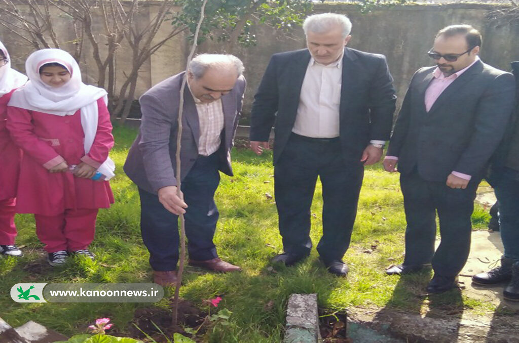 یک آسمان ستاره؛ آیینی در نکوداشت شاعران و نویسندگان کانونی