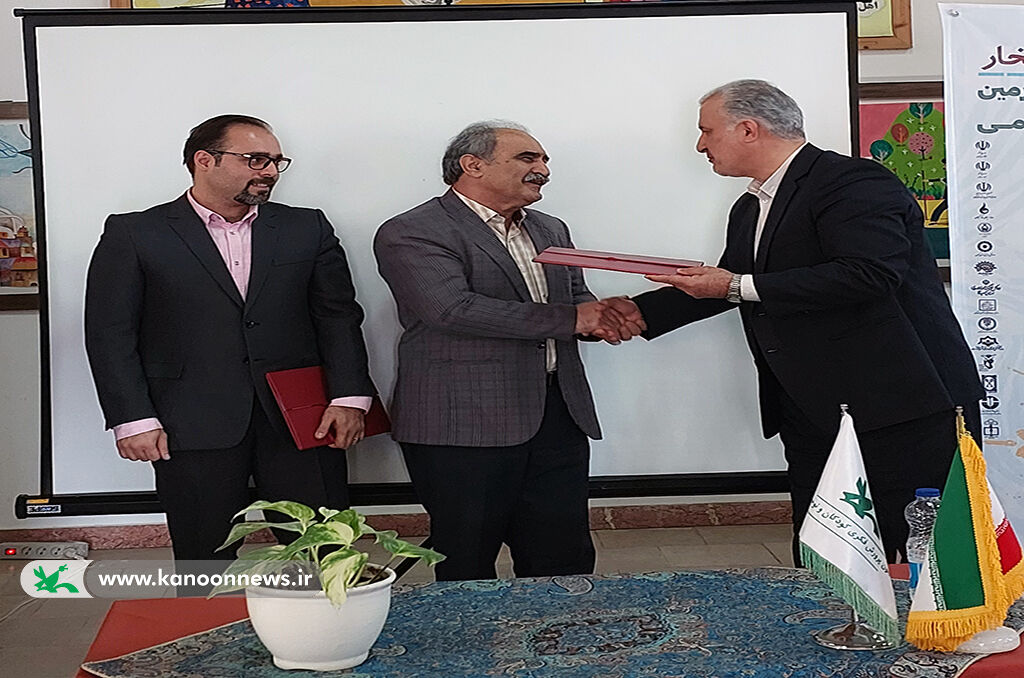 یک آسمان ستاره؛ آیینی در نکوداشت شاعران و نویسندگان کانونی