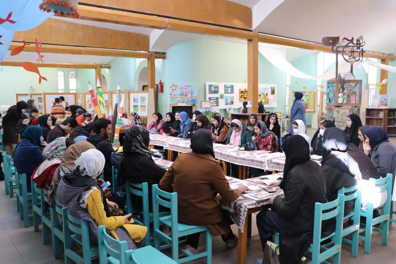 همایش انجمن های هنرهای تجسمی و شاعران و نویسندگان نوجوان کانون استان اصفهان
