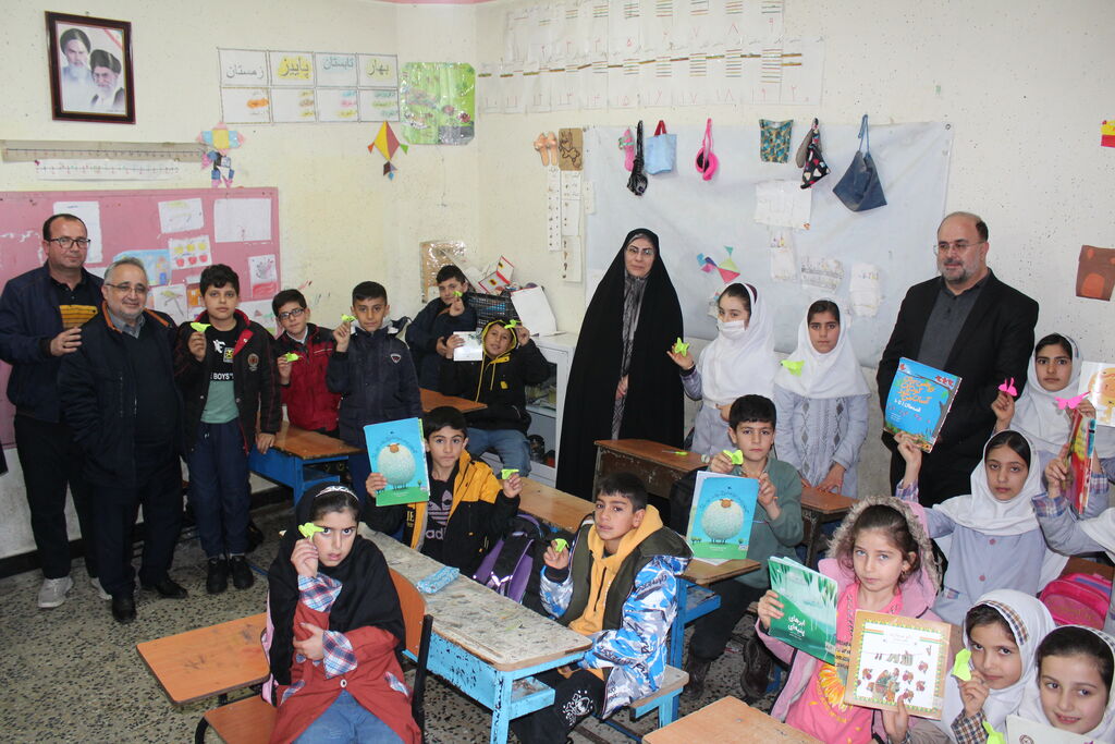 معاون فرهنگی کانون از مناطق زلزلهزده خوی بازدید کرد