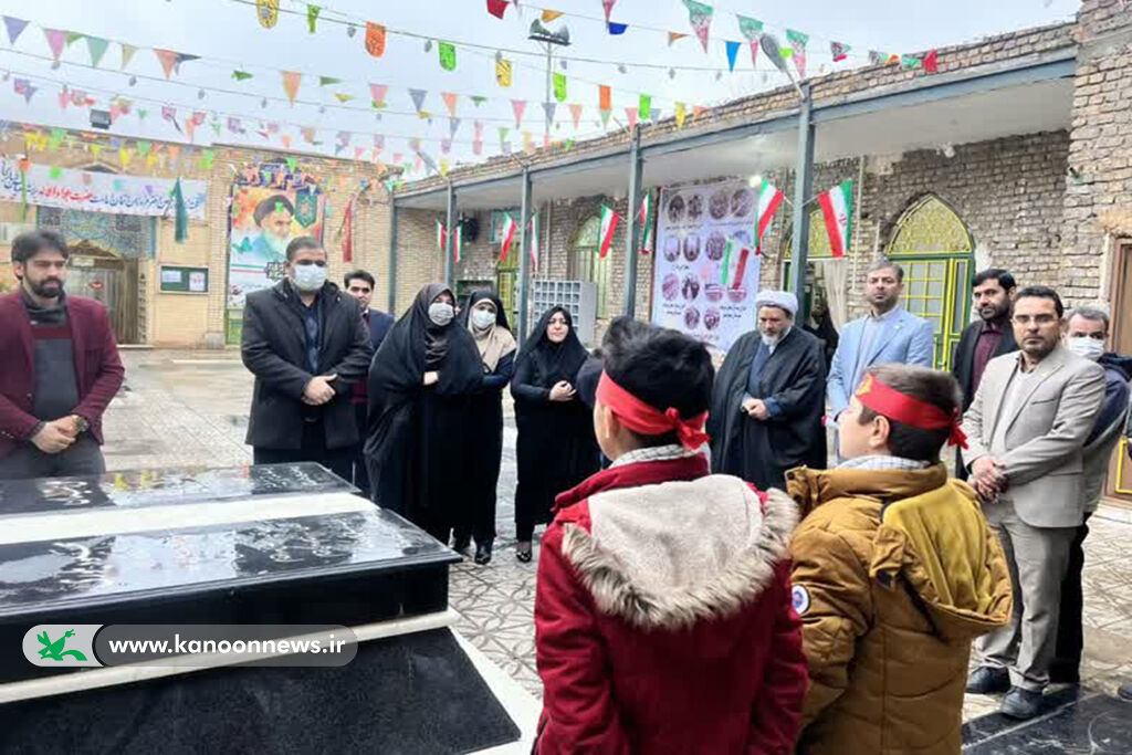 تجدید میثاق کانونیهای سمنان با امام(ره) و شهدا در آغازینروز از دهه فجر