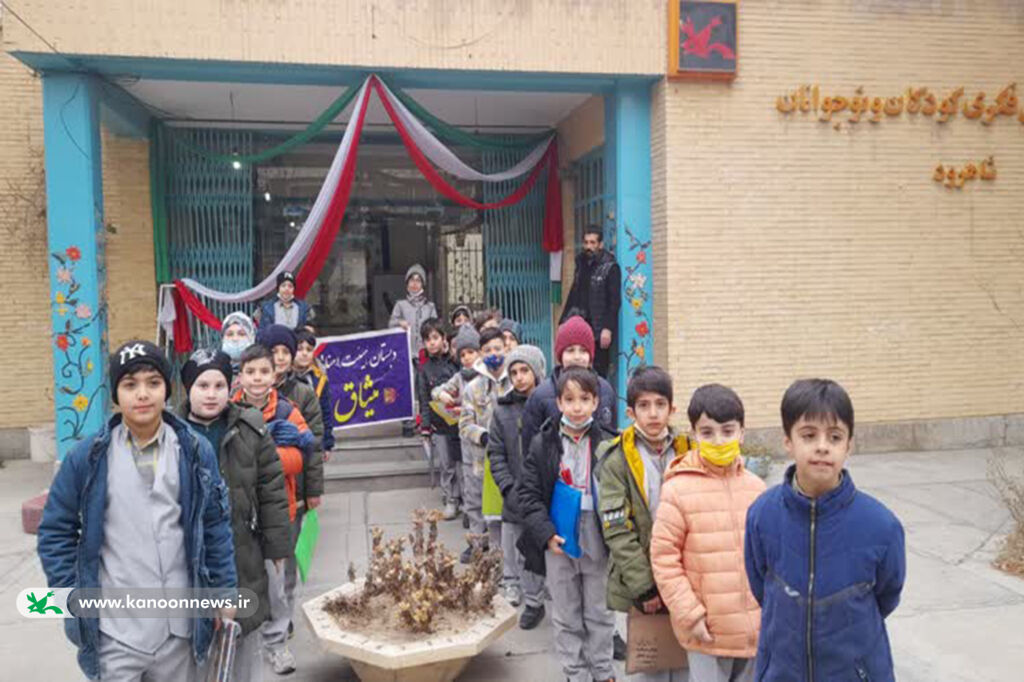 تجدید میثاق کانونیهای سمنان با امام(ره) و شهدا در آغازینروز از دهه فجر