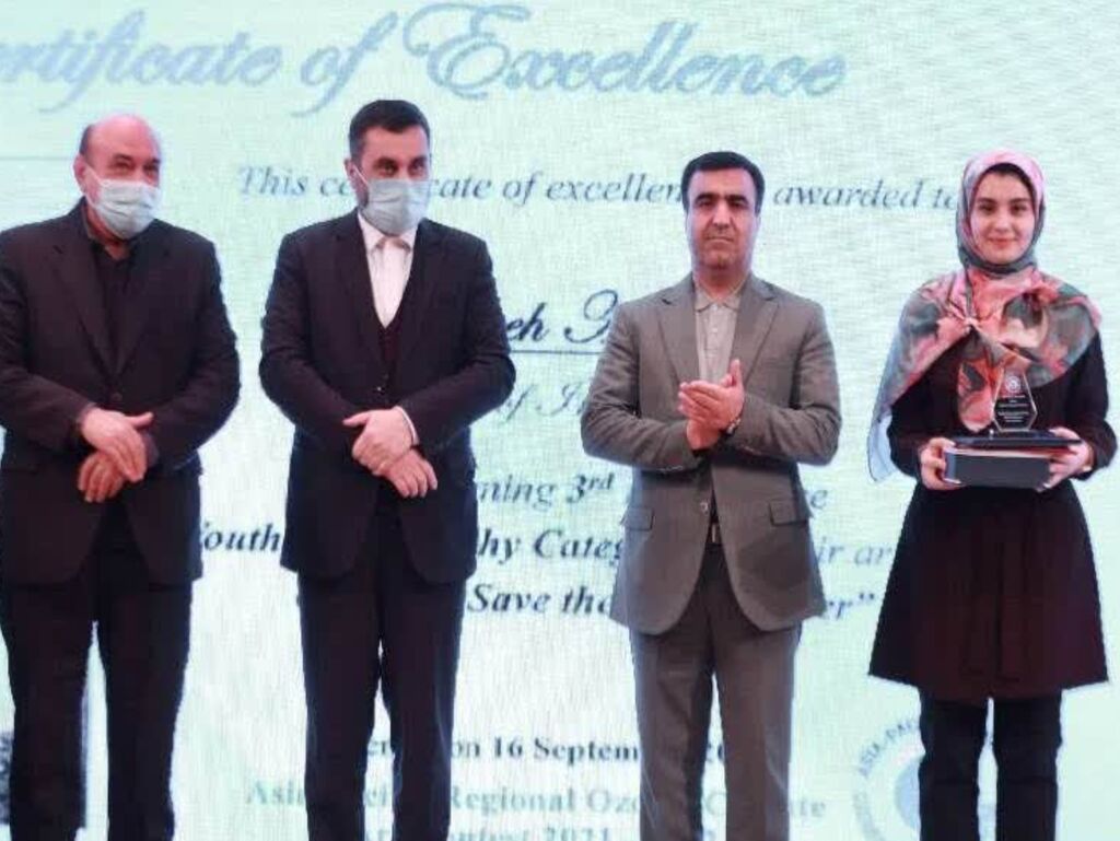 اهدا عنوان سفیر حفاظت لایه اوزن از طرف محیط زیست سازمان ملل به عضو کانون پرورش فکری کودکان و نوجوانان استان همدان اطلاق شد