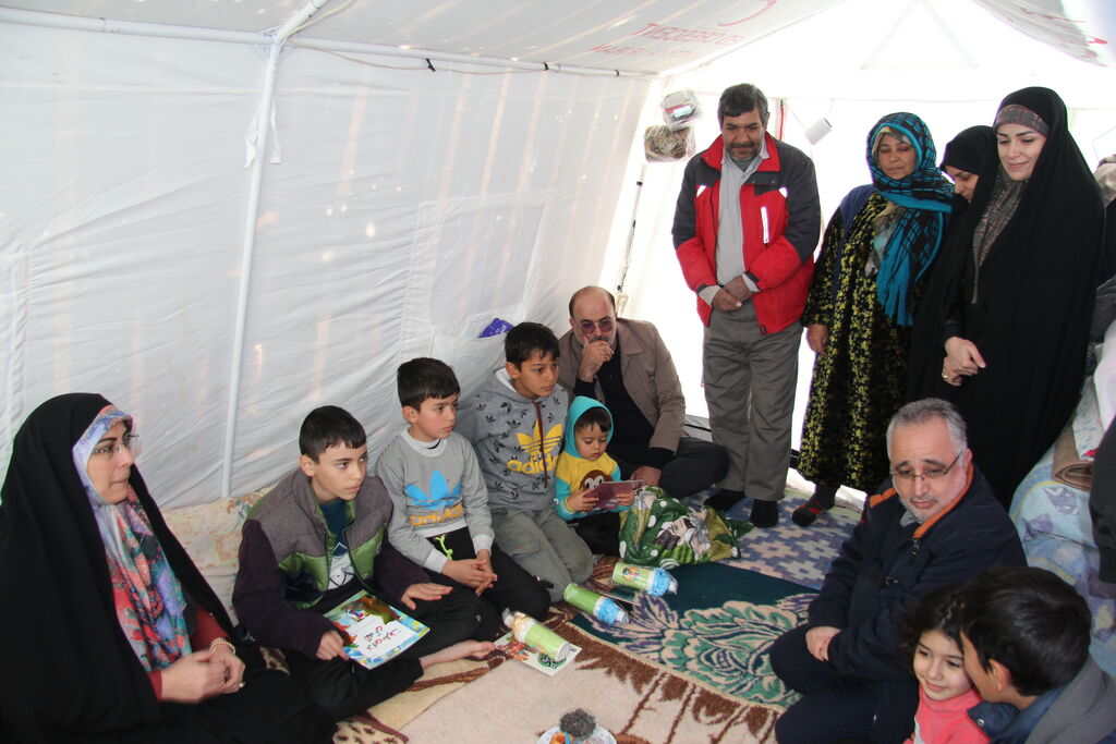 معاون فرهنگی کانون از مناطق زلزله زده خوی بازدید کرد