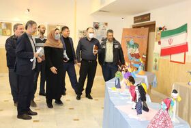 بازدید مدیرکل کانون از نمایشگاه دهه‌ی فجر در مراکز سمنان