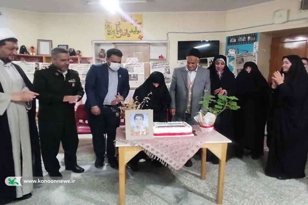 دیدار مسئولان کانون سمنان با خانواده شهدا