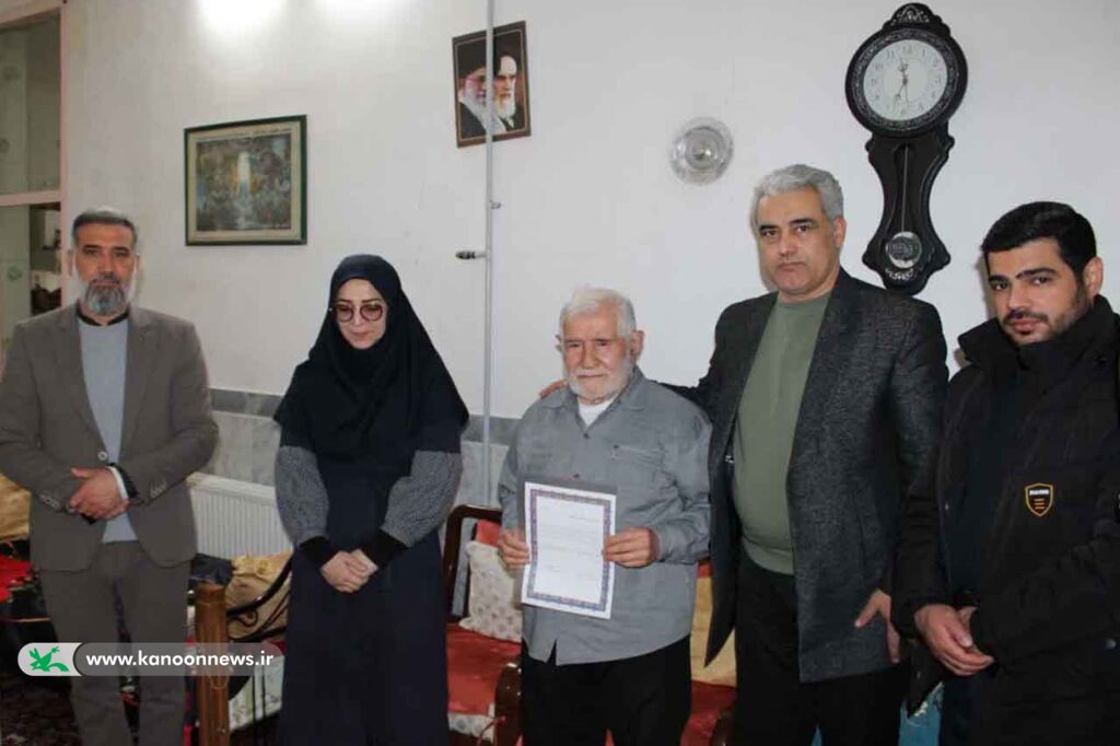 دیدار مسئولان کانون سمنان با خانواده شهدا