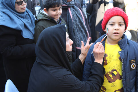 برپایی ایستگاه کودک و نوجوان در مسیر راهپیمایی ۲۲ بهمن
