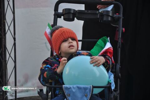 حضور گسترده ی کودکان و نوجوانان در راهپیمایی باشکوه ۲۲ بهمن، اهواز
