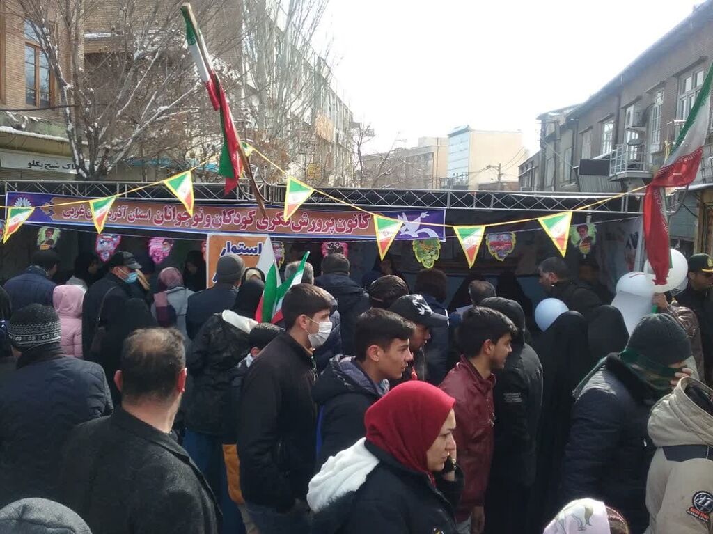 ایستگاه فرهنگی کانون در مسیر راهپیمایی ۲۲ بهمن ارومیه برپا شد