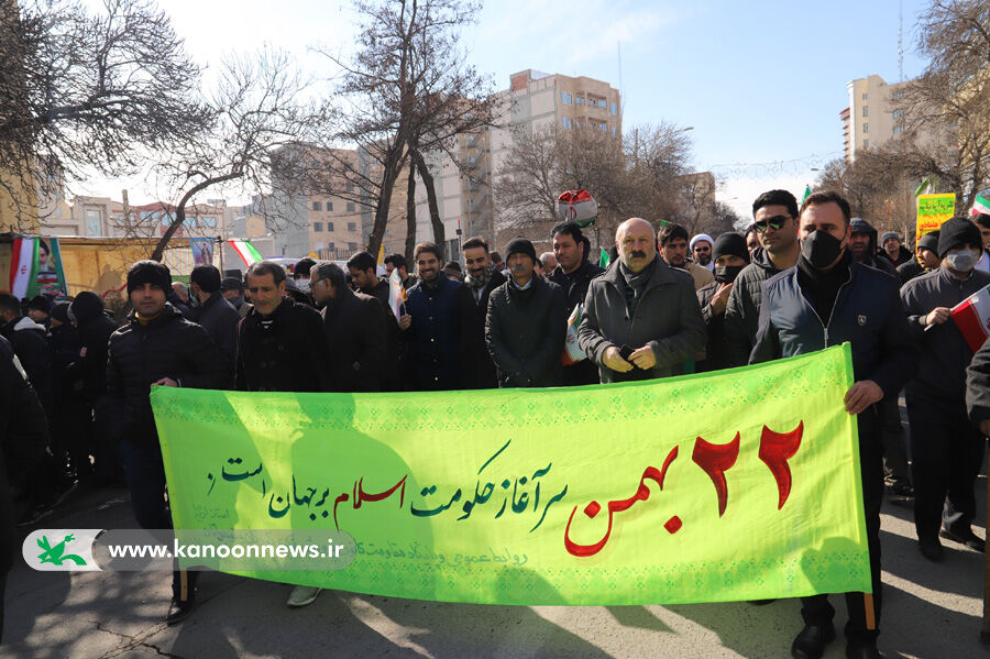 کارکنان و مربیان کانون استان اردبیل در مراسم راهپیمایی یوم الله ۲۲ بهمن حضور یافتند