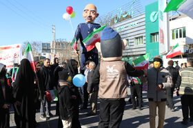 ایستگاه‌های کودک و نوجوان در مسیر راهپیمایی ۲۲ بهمن برپا شد