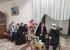 دیدار مدیرکل کانون آذربایجان‌غربی با مادران شهدا