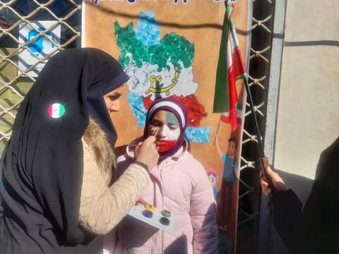 ایستگاه‌های کودک و نوجوان در مسیر راهپیمایی 22 بهمن برپا شد