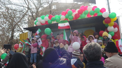 چند نما از حضور هنرمندانه کانون قزوین در راهپیمایی 22 بهمن