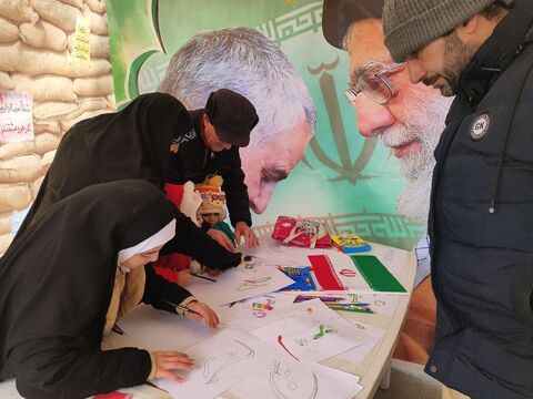 برپایی ایستگاه کودک و نوجوان در مسیر راهپیمایی ۲۲ بهمن در سنندج
